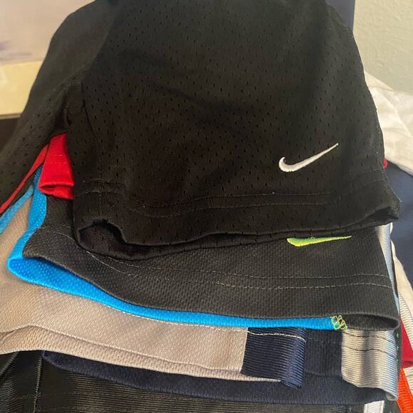 BOY'S 3T Clothing Mystery Box - Picture 2 of 13